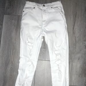 AKIRA JEANS BEAUTIFUL FIT WHITE AND DISTRESSED JEANS